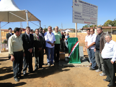 Câmara Municipal de Curvelo - Lançada pedra fundamental  das obras de edificação de sua sede própria