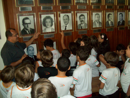 Câmara recebe visita de estudantes e professoras do Colégio